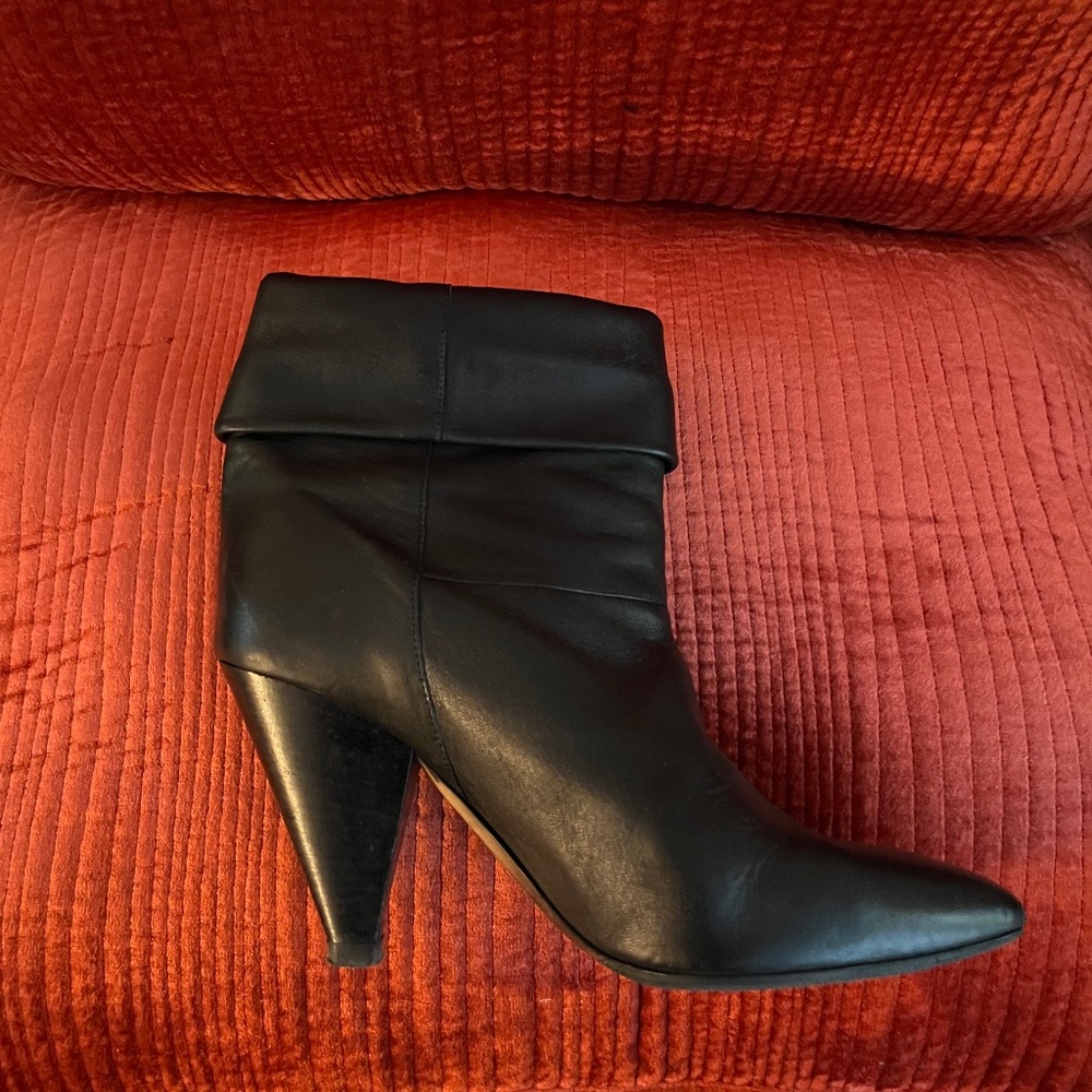 Isabel Marant Rouxa Leather Ankle Booties in Black
